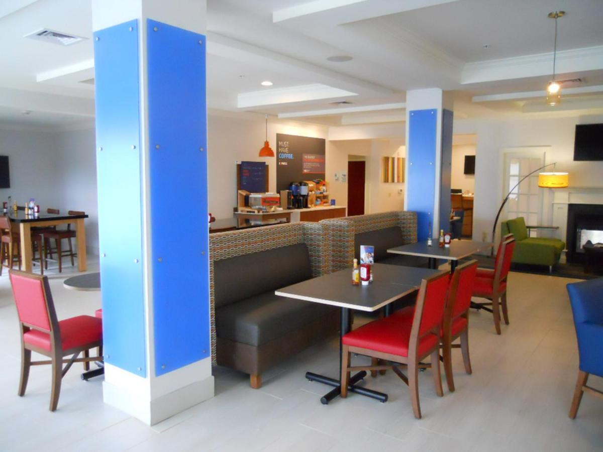 Holiday Inn Express Hotel & Suites Bethlehem Airport/Allentown Area By Ihg Bagian luar foto