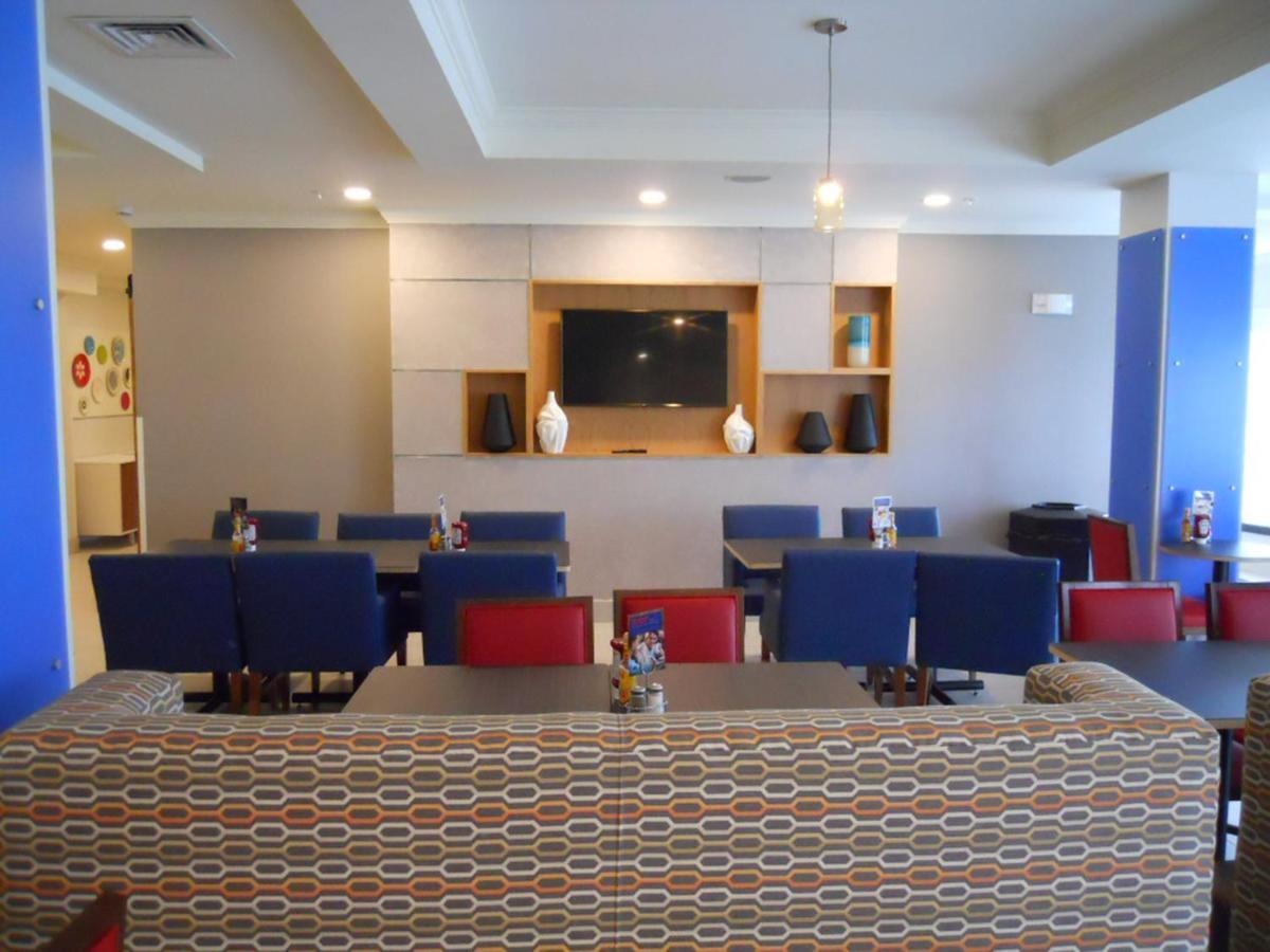 Holiday Inn Express Hotel & Suites Bethlehem Airport/Allentown Area By Ihg Bagian luar foto